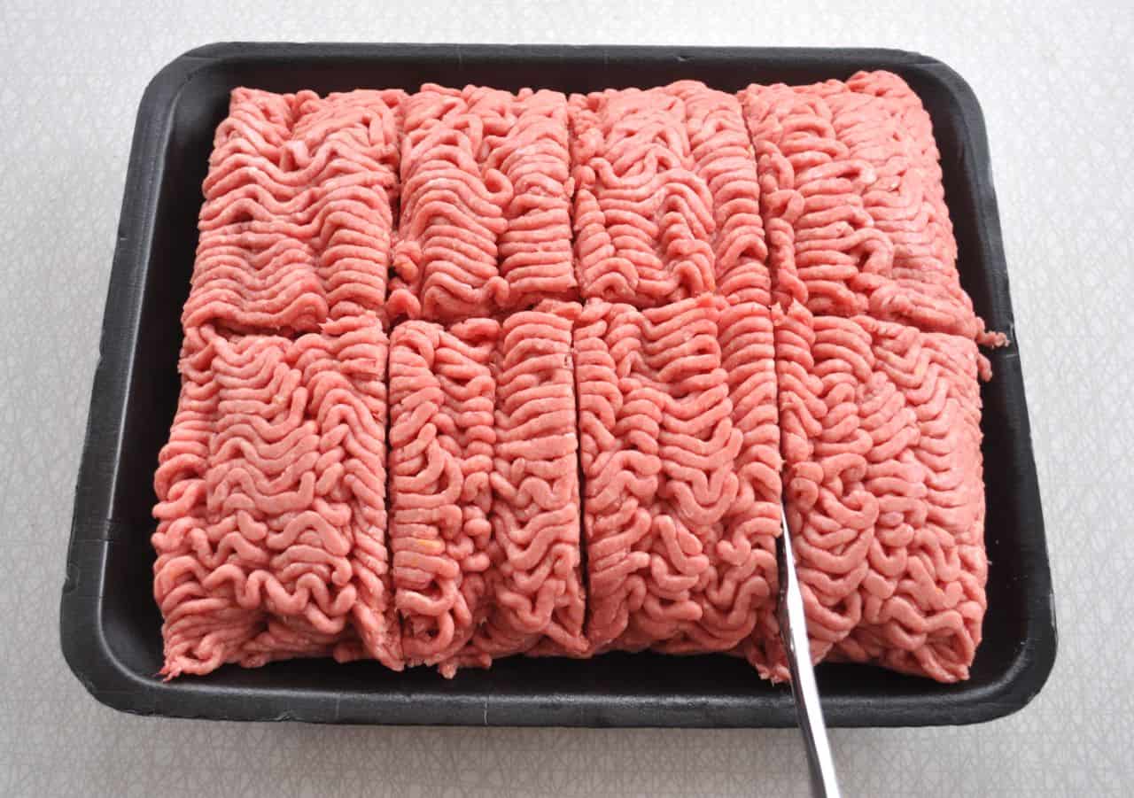 What is an easy way to cook 30 pounds of ground beef for chili?