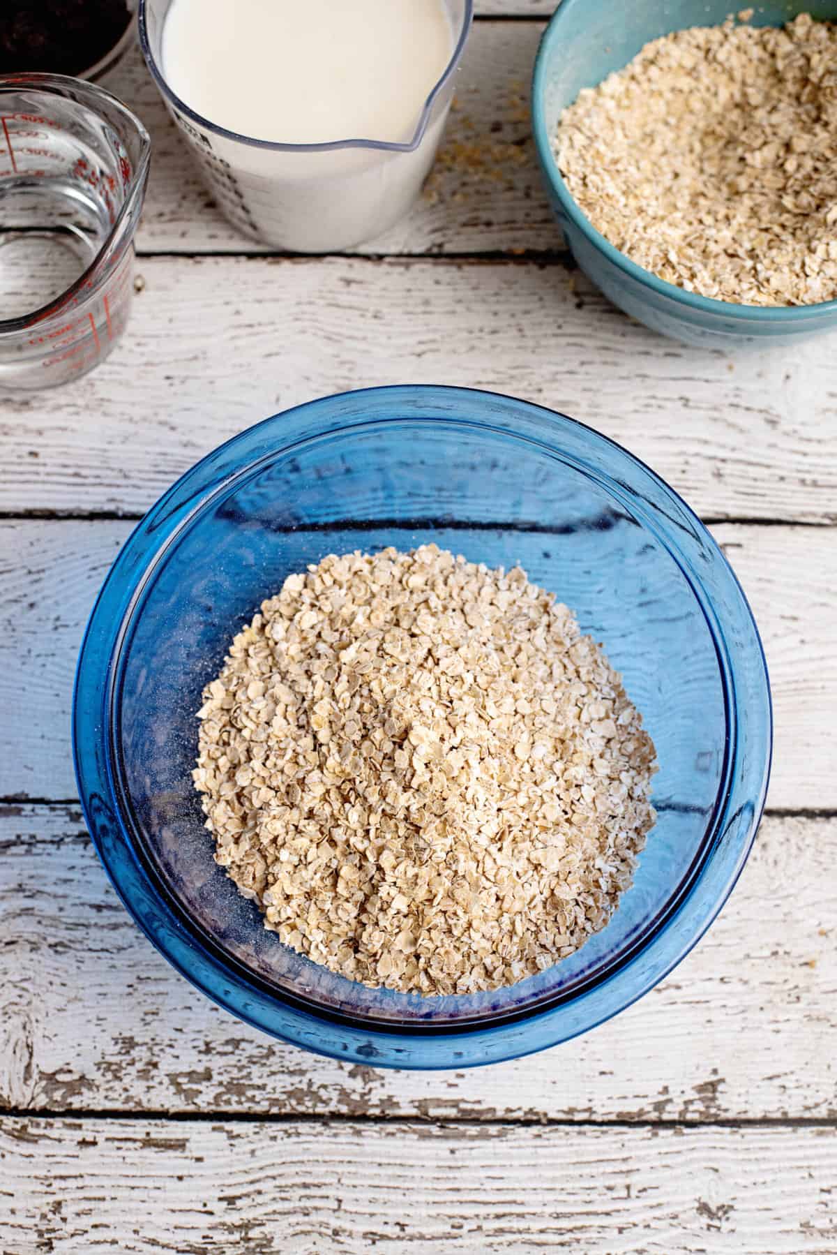 place oats in mixing bowl