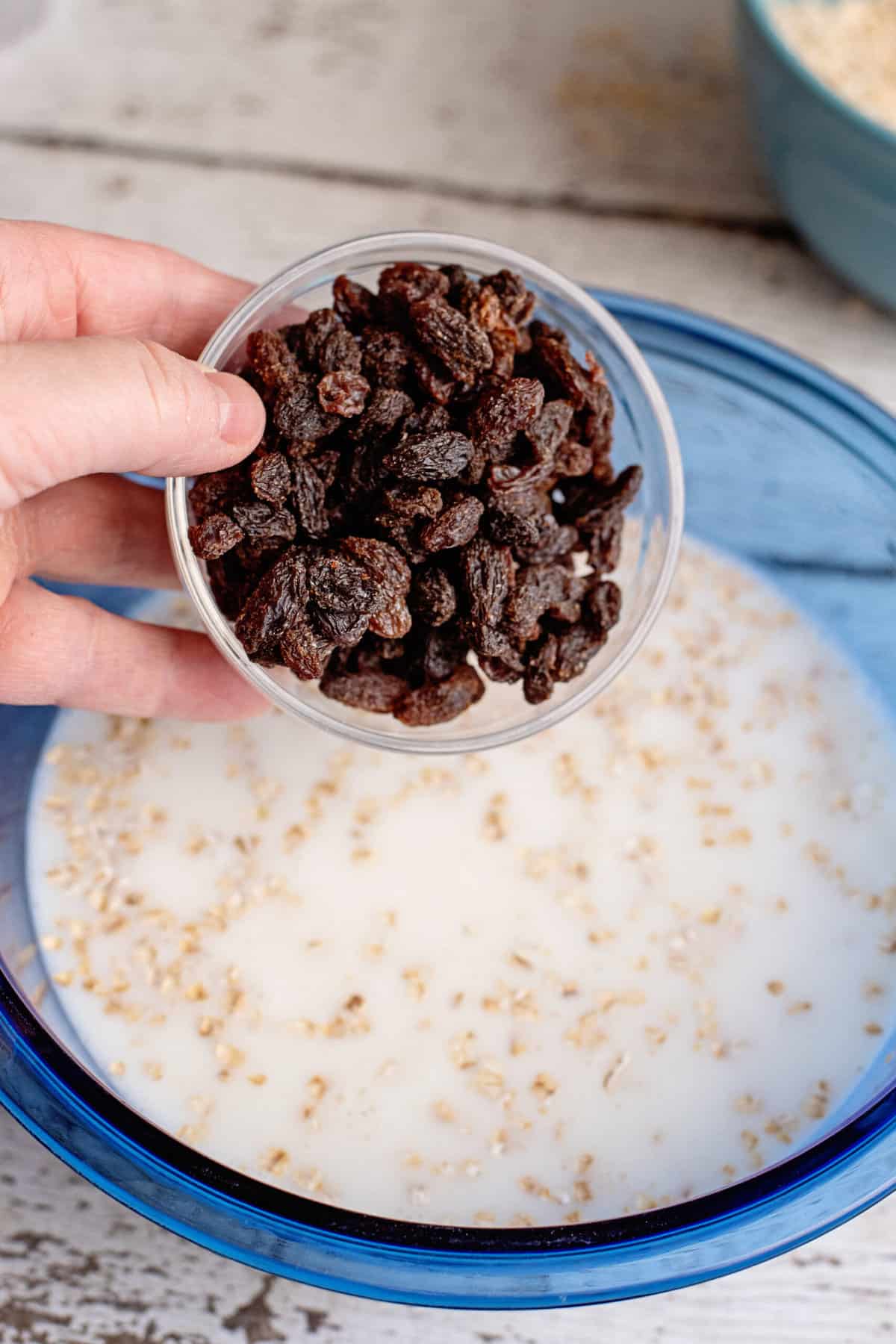 add raisins to oatmeal