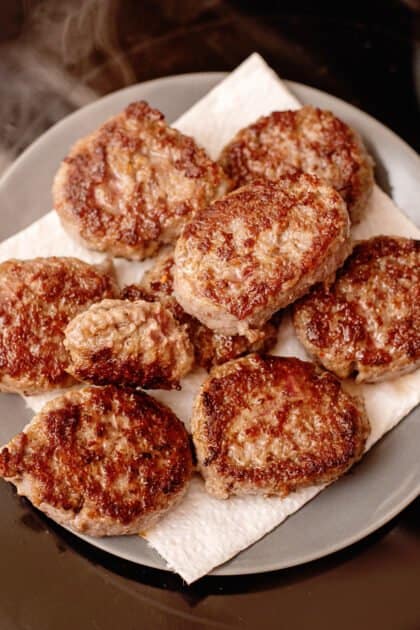 Place cooked sausage on paper towel-lined plate.