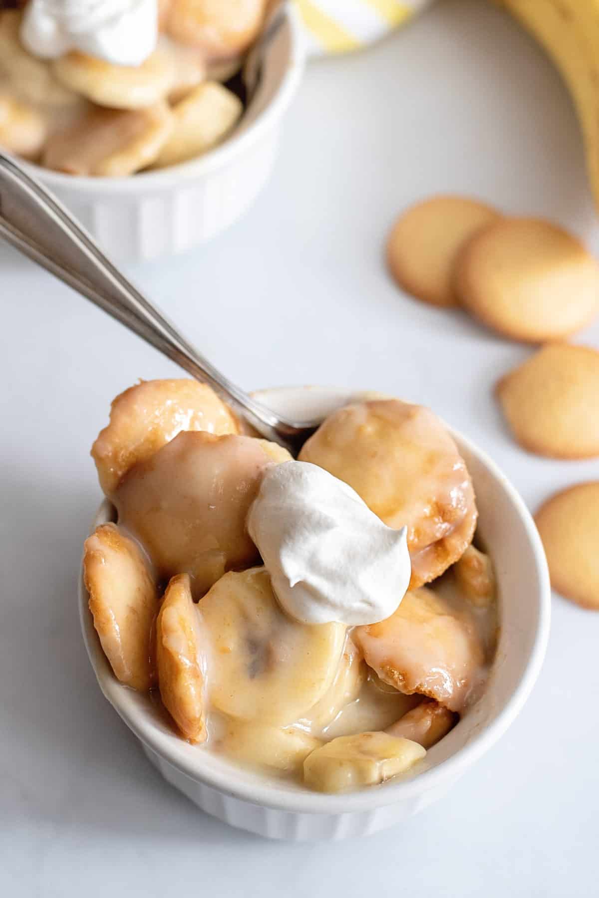 Bowl of homemade banana pudding.