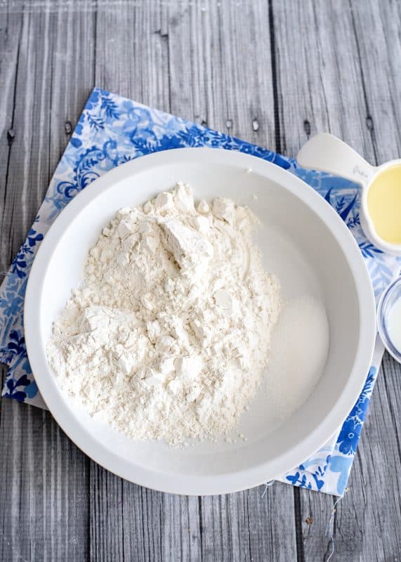 Place salt, sugar, and flour into pie plate.