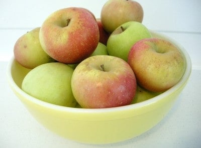 Bowl of apples.