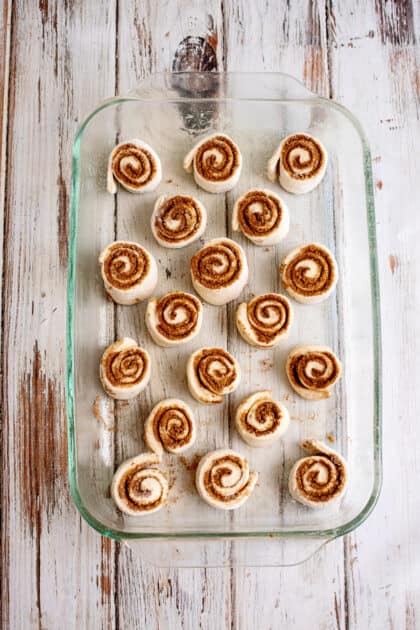 Place cinnamon rolls in baking dish.