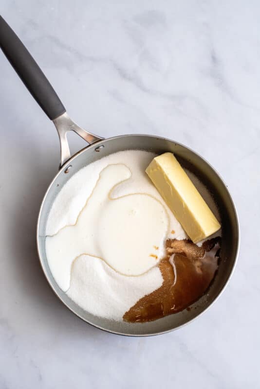 put sauce ingredients in a pot, one stick butter, 1.5 cup sugar, 1 tsp baking soda, 1 tsp vanilla, 1/2 cup buttermilk