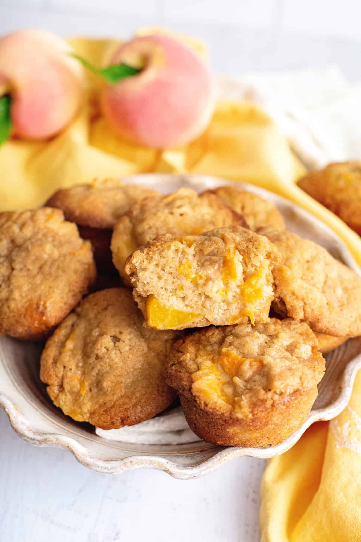 peach cobbler muffins