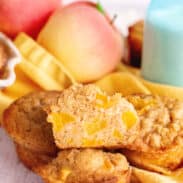 peach cobbler muffins