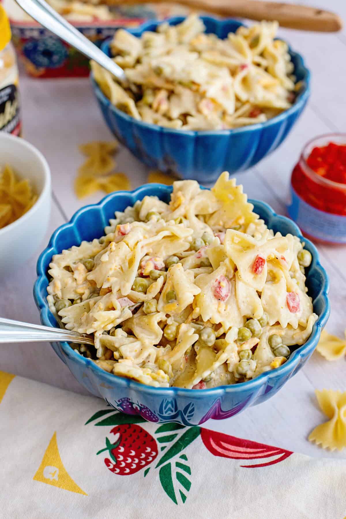 A blue bowl of Velveeta bowtie pasta.