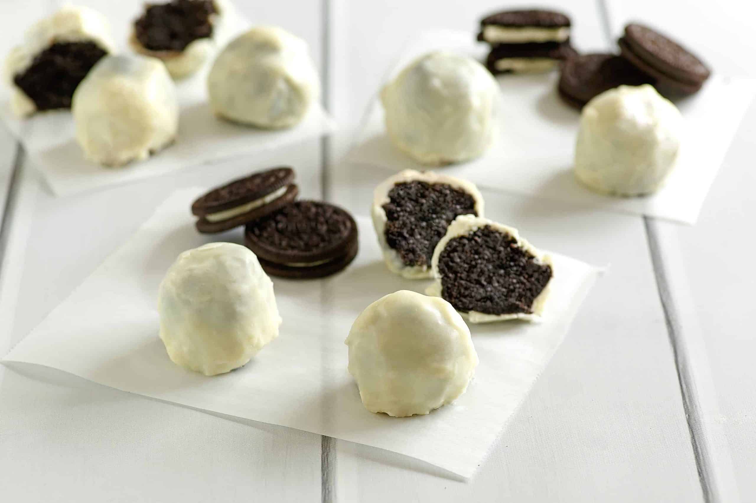 Oreo Cookie Balls (3 Ingredients Only)