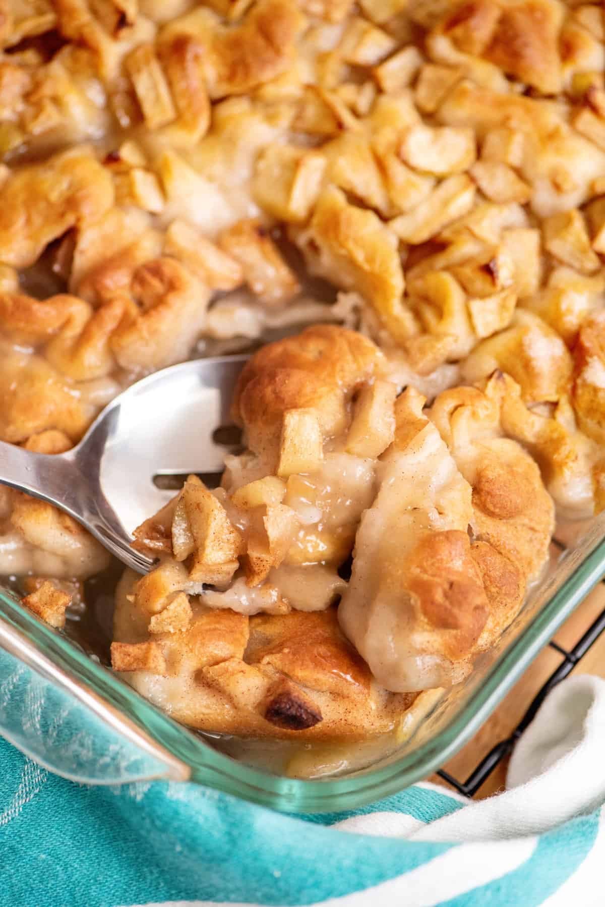 Old-fashioned apple dumplings