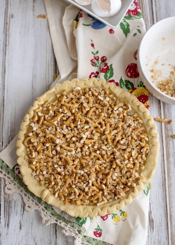 Sprinkle pretzel topping over pie.