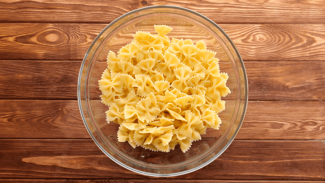 Add pasta to large bowl.