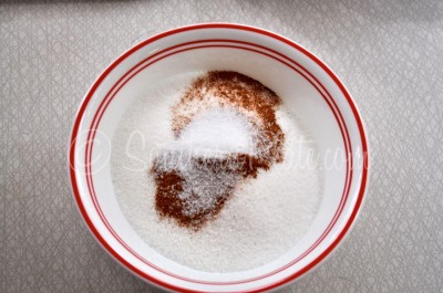 Combine sugar, cinnamon, and salt in bowl.