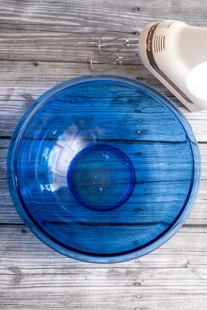 Place egg white and water in separate mixing bowl.