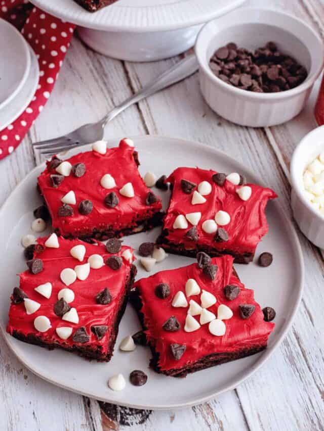 Valentine’s Day Brownies With Frosting