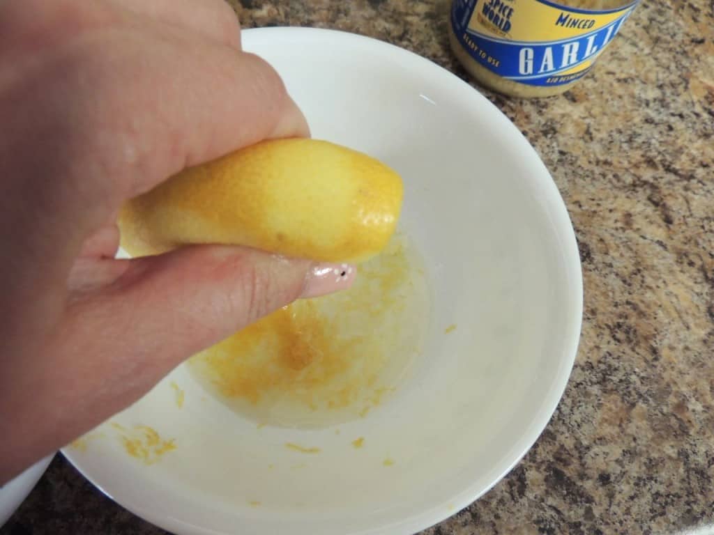 Add lemon juice to zest in bowl.