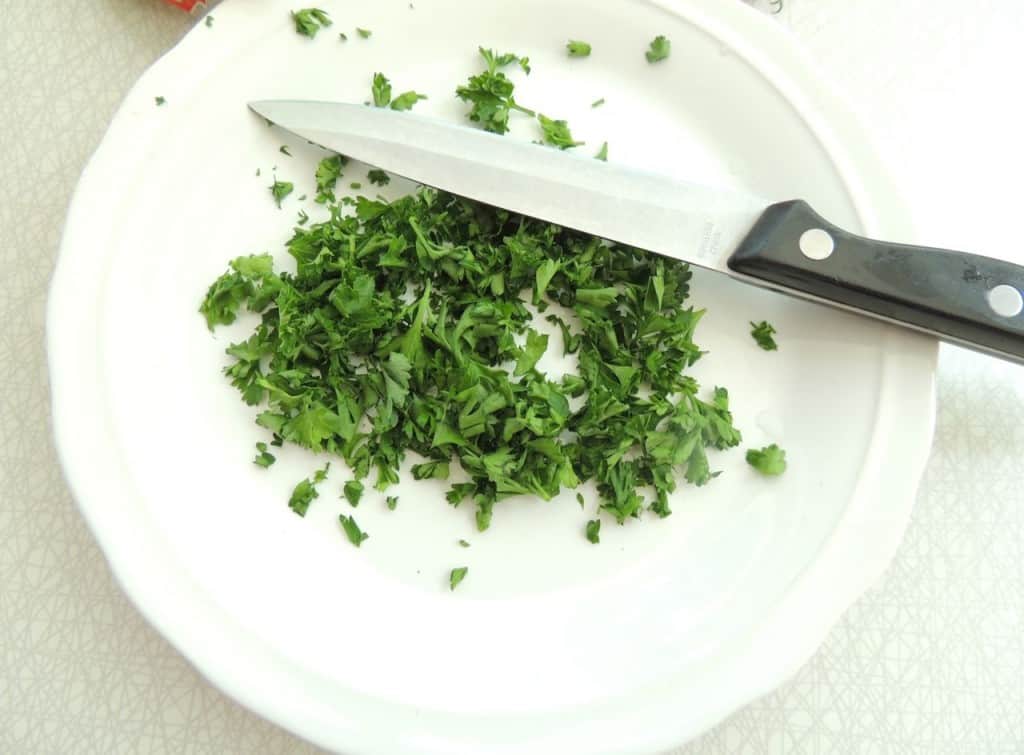 Chopped fresh parsley.
