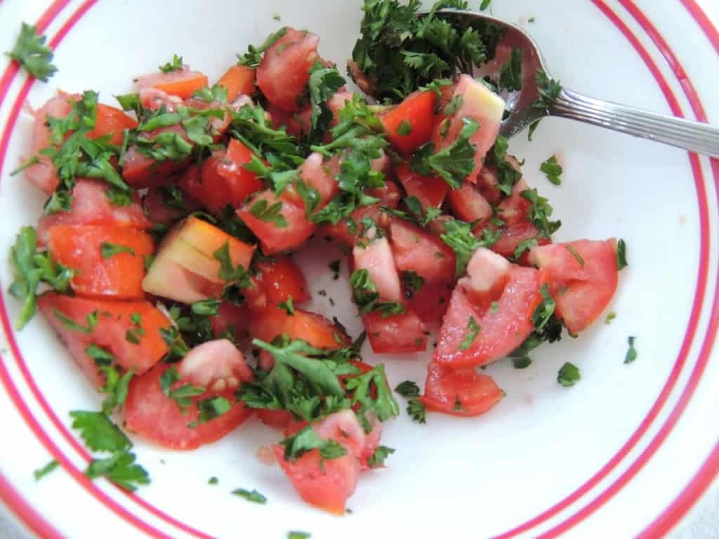 Mix parsley and tomatoes together.