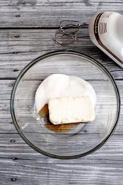 Place cream cheese, sugar, and vanilla in a large bowl.