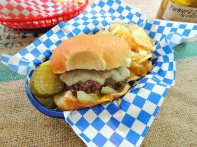 Christy's smoked burger with chips and pickles