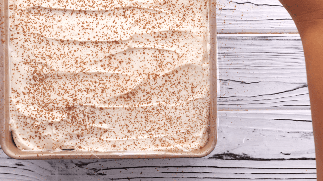 Cover easy tiramisu with plastic wrap and refrigerate for several hours.