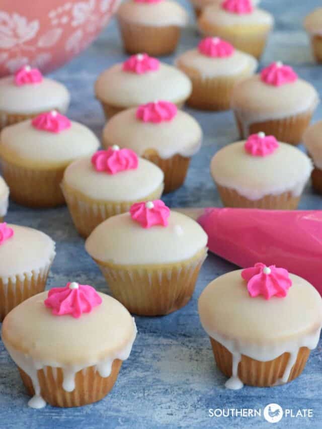 Pretty Cake Mix Cupcakes With Vanilla Glaze