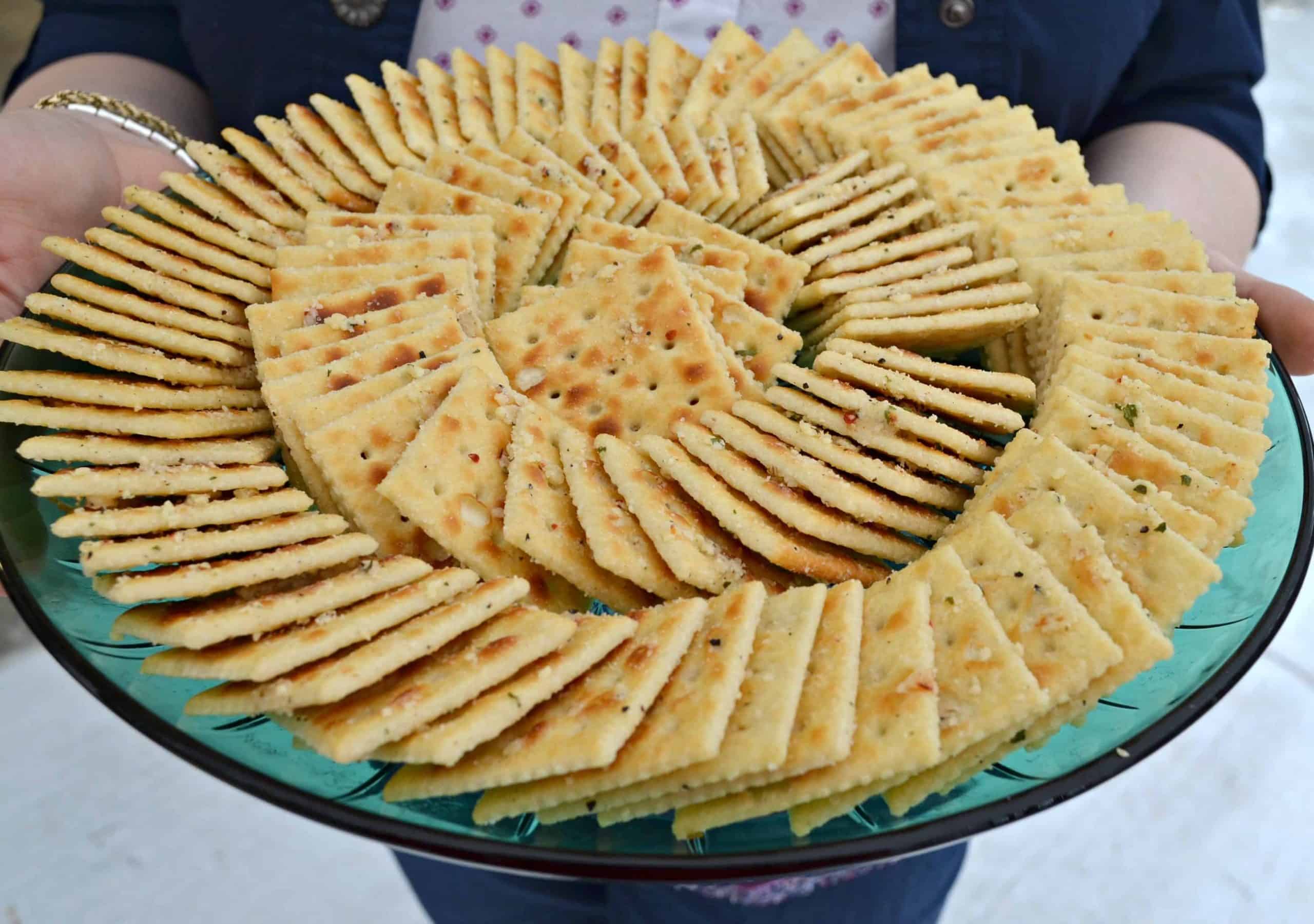 Aunt Looney’s Easy Peasy Party Crackers