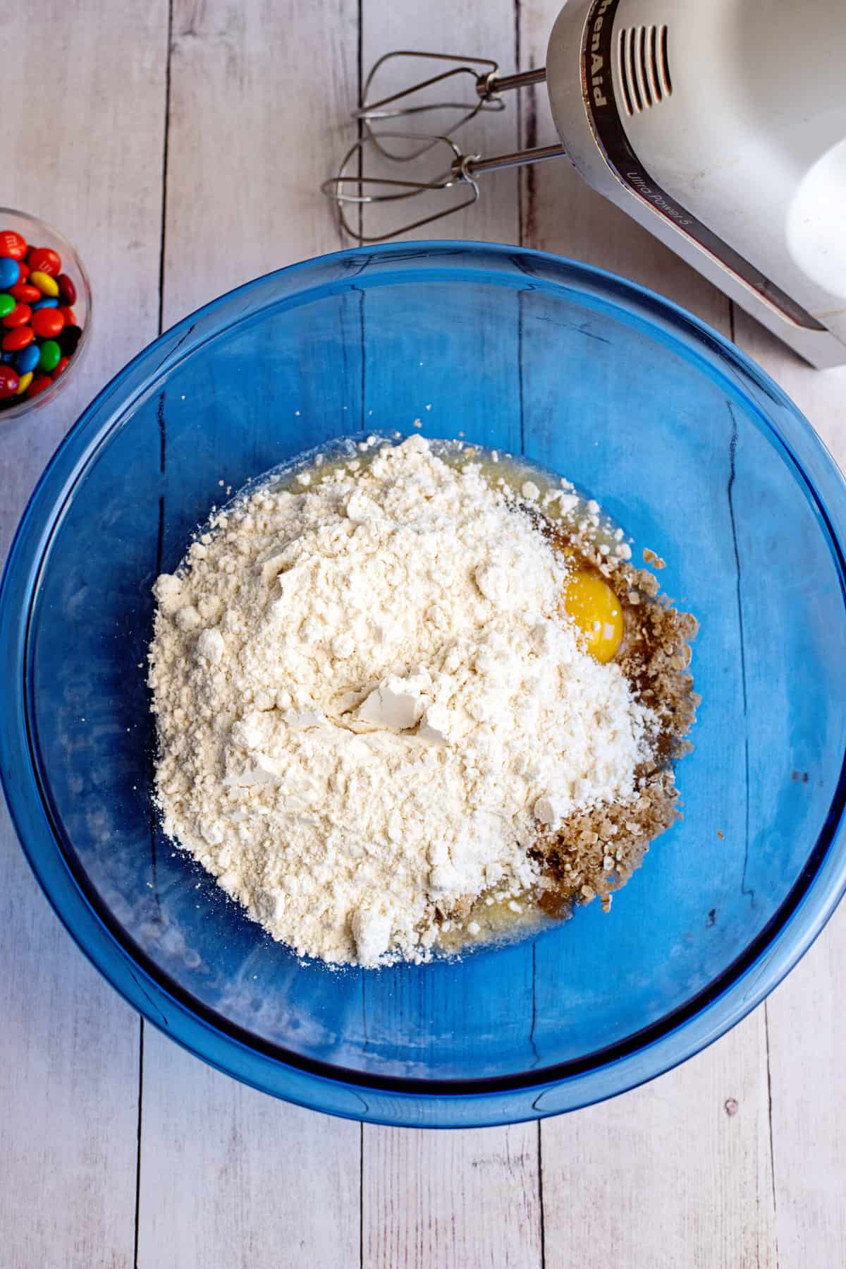 add dry ingredients to m&m oatmeal bars