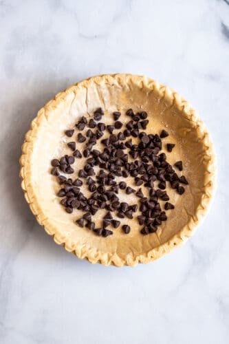 Place chocolate chips at bottom of pie shell.
