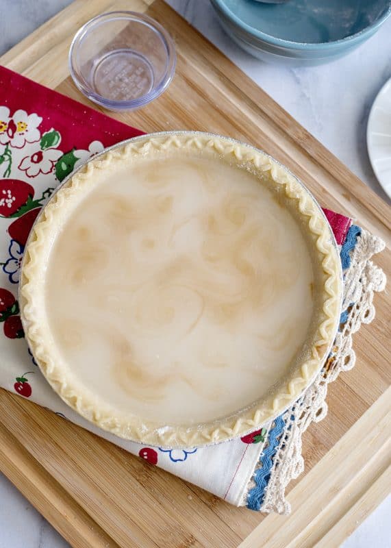 Vanilla poured into Water Pie 