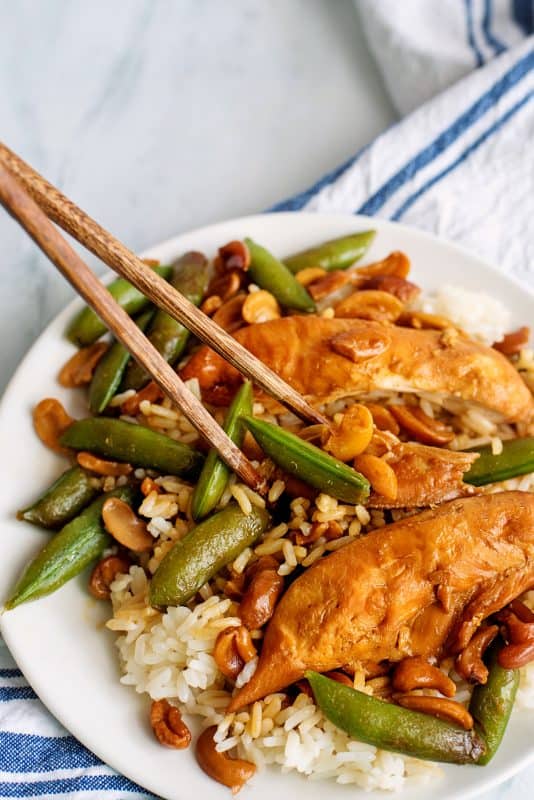 Serving of crockpot cashew chicken.