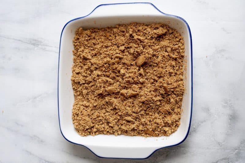 put topping on cinnamon cobbler