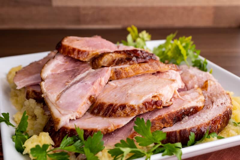 Plate of baked ham (best recipes for Easter dinner).