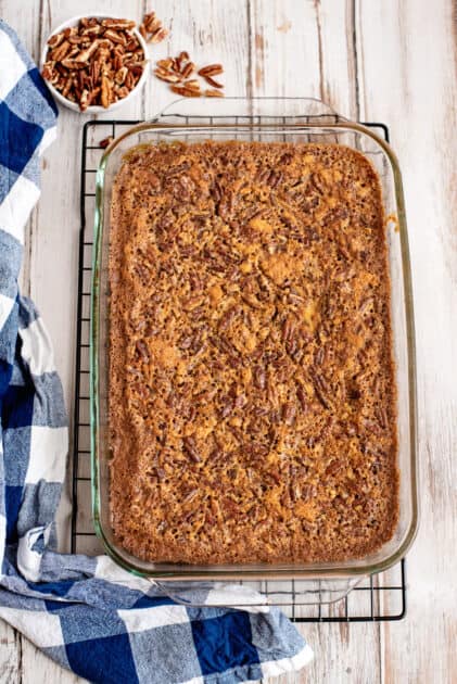 Baked pecan pie cake.