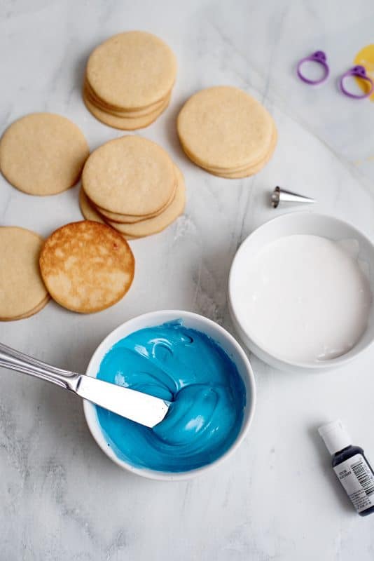 Stir icing gently until food coloring has combined.