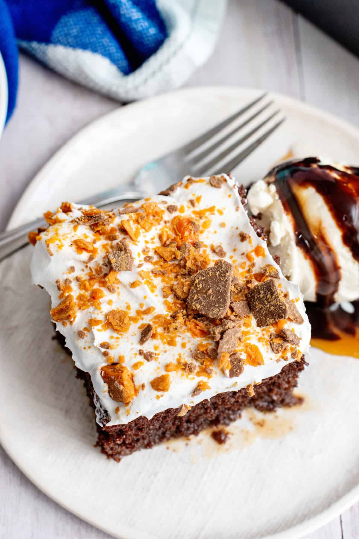 butterfinger poke cake