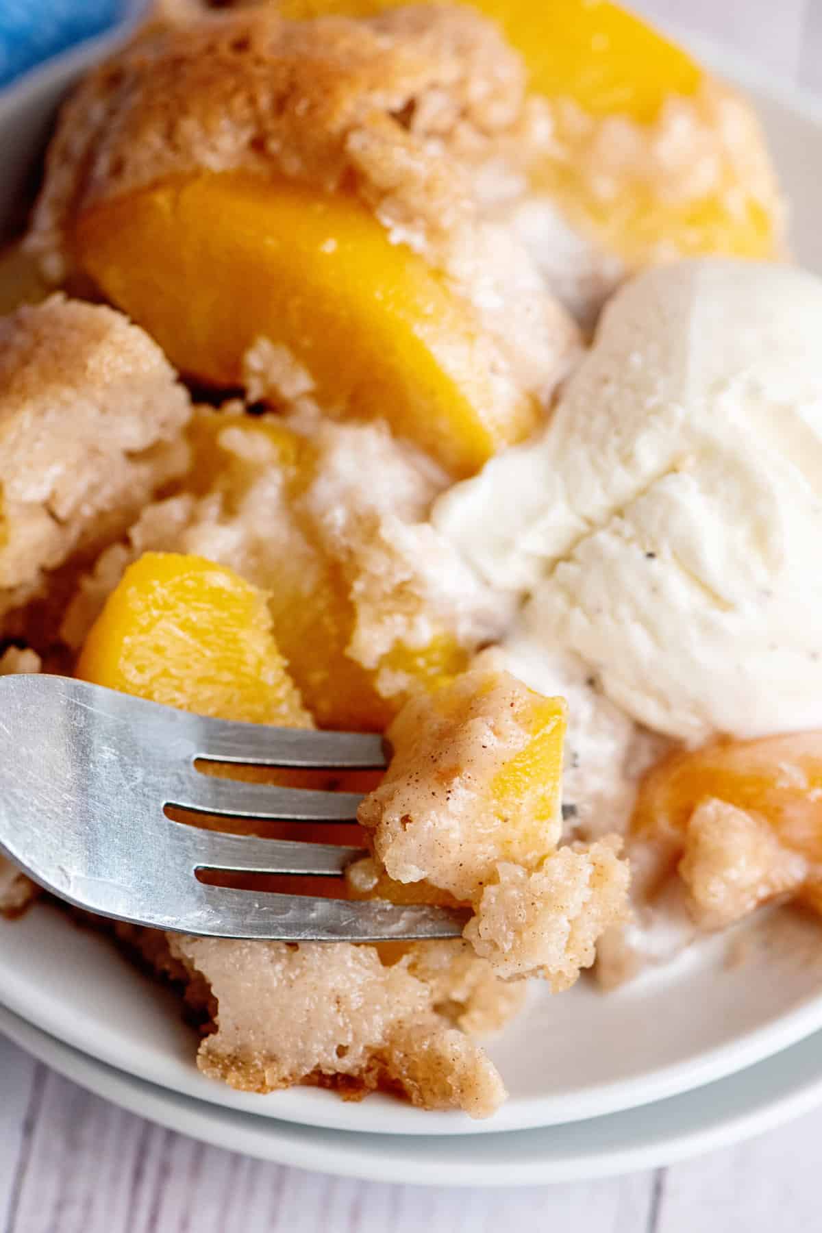Forkful of easy old-fashioned peach cobbler.