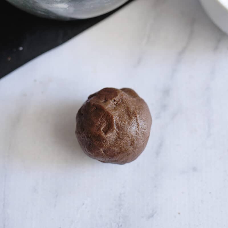 Roll the chocolate cookie with marshmallow inside into a ball