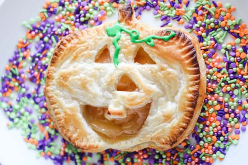 Jack-o-Lantern Apple Pie With Puff Pastry