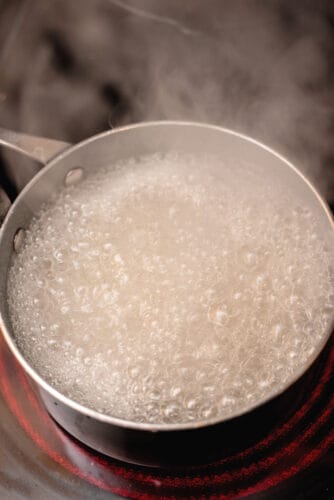 Bring water and sugar to the boil.
