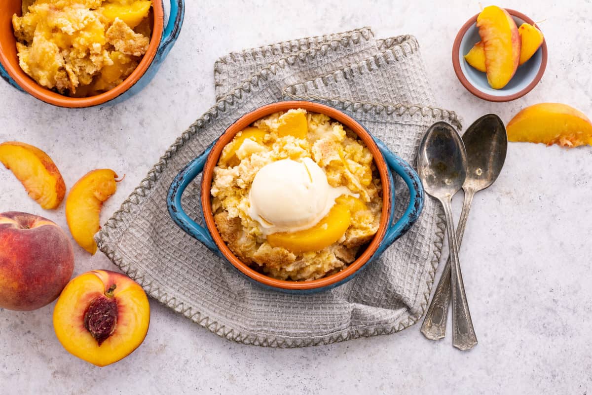 Peach dump cake