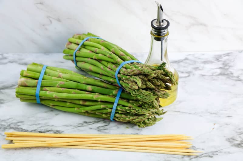 Recipe ingredients for grilled asparagus.