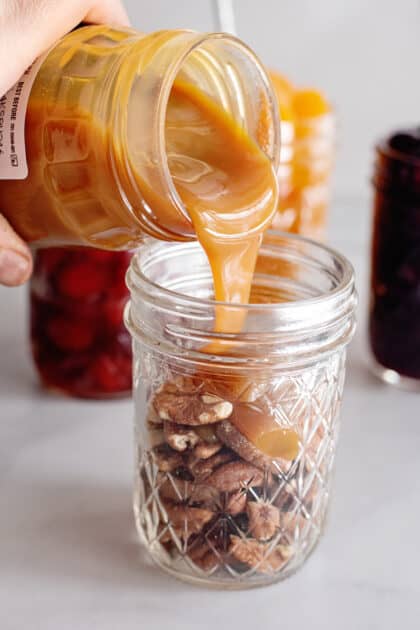Add caramel topping to jar.