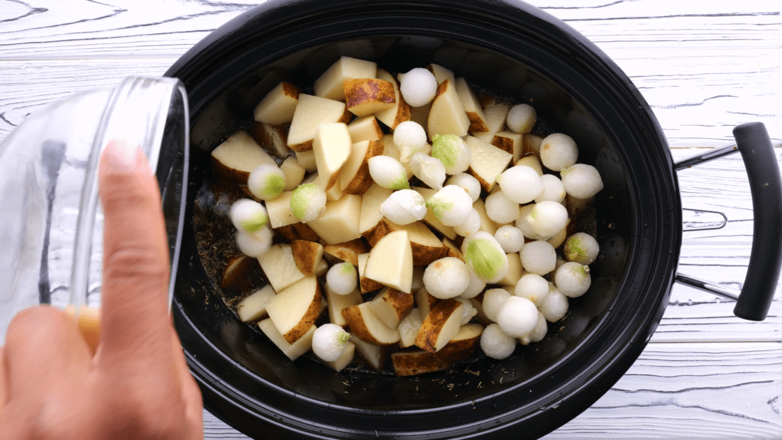Add pearl onions to slow cooker.