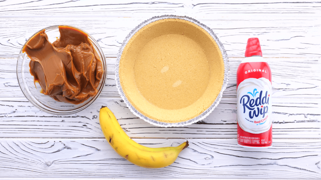 Ingredients for caramel banana pie a.k.a easy banoffee pie.