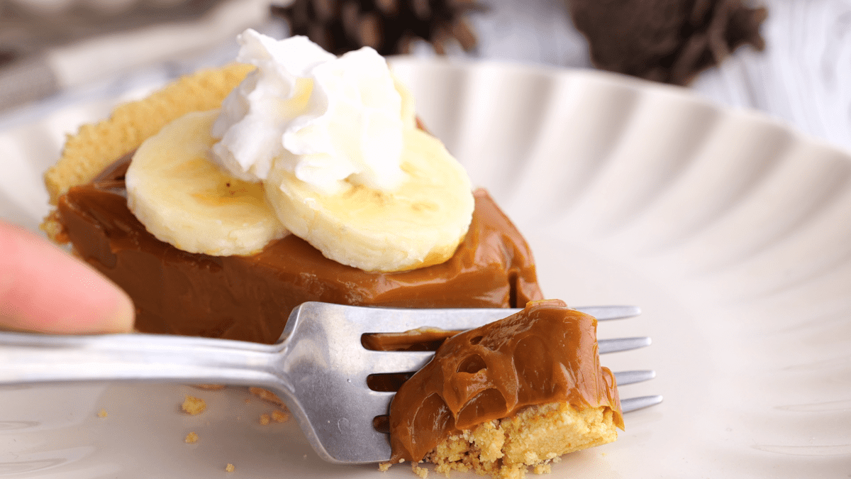 Fork breaking off a piece of easy banoffee pie.