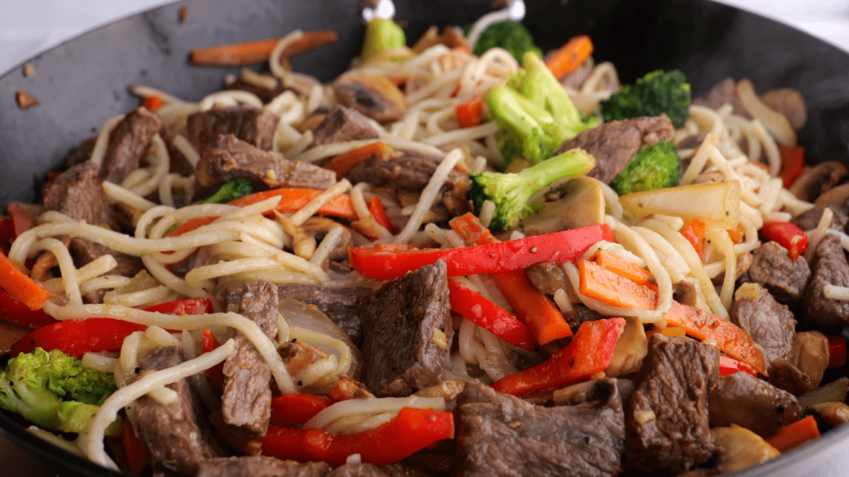 Toss beef lo mein to combine.