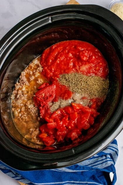 Ingredients for the tomato sauce for crockpot lasagna soup.