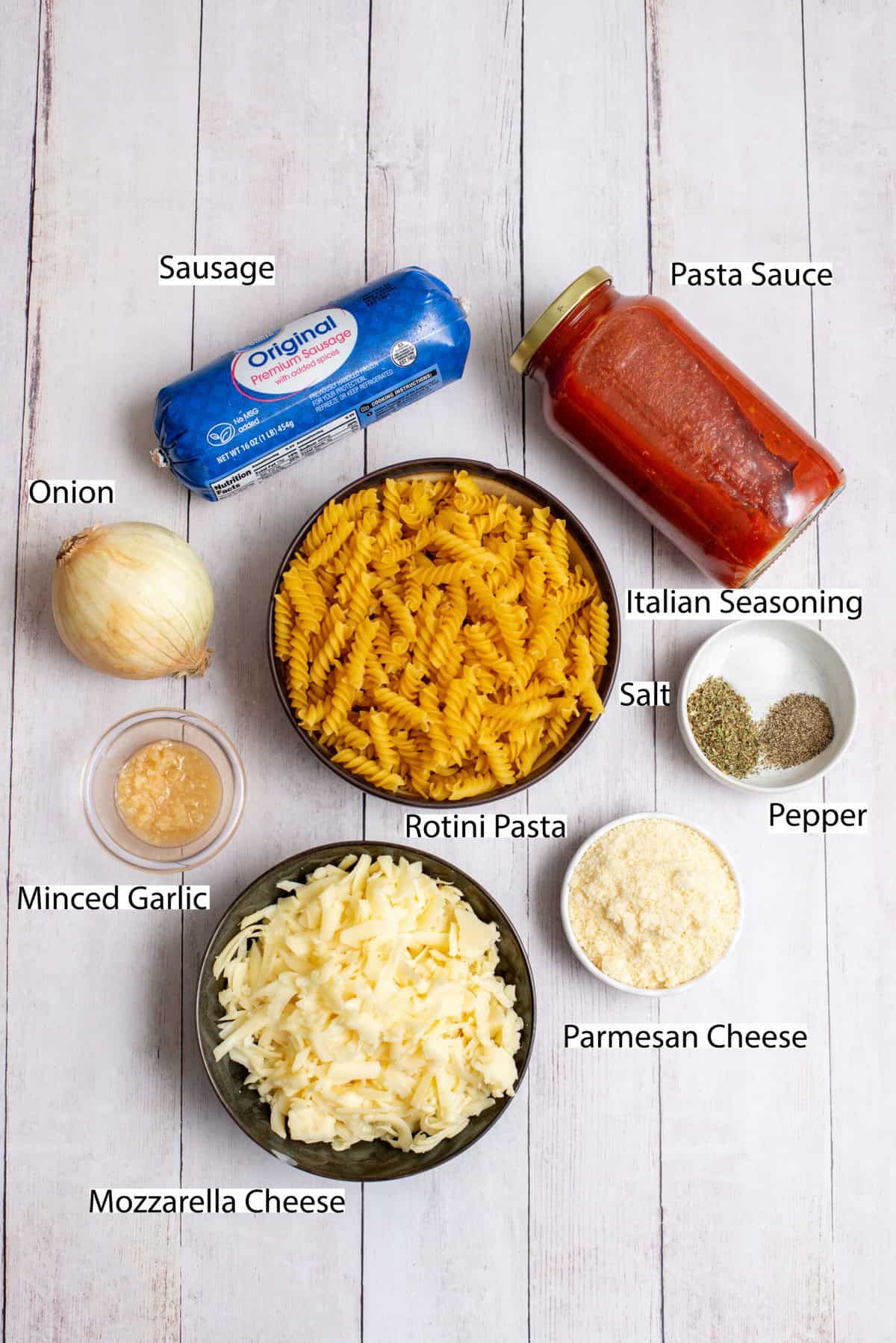 Zutaten für italienische Pasta -Koch mit Etiketten.