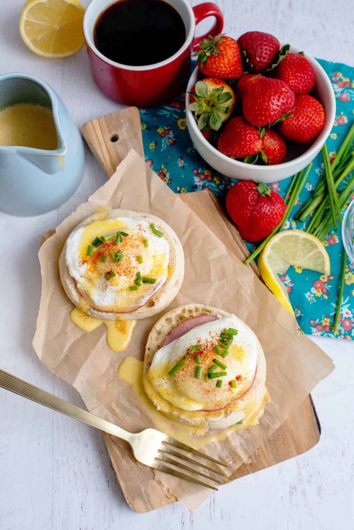 2 Easy Eggs Benedict ready to eat